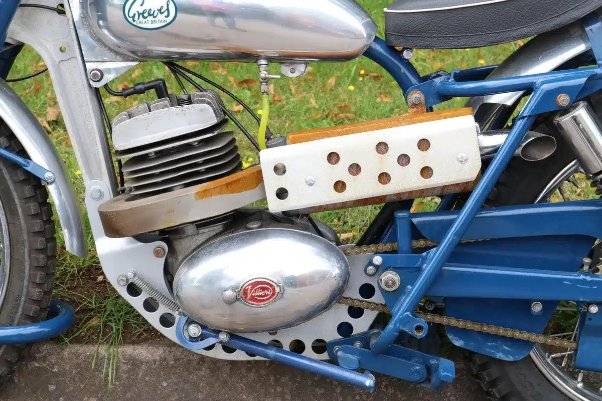 Nahaufnahme des Motors eines klassischen Greaves-Motorrads mit Villiers-Antrieb.