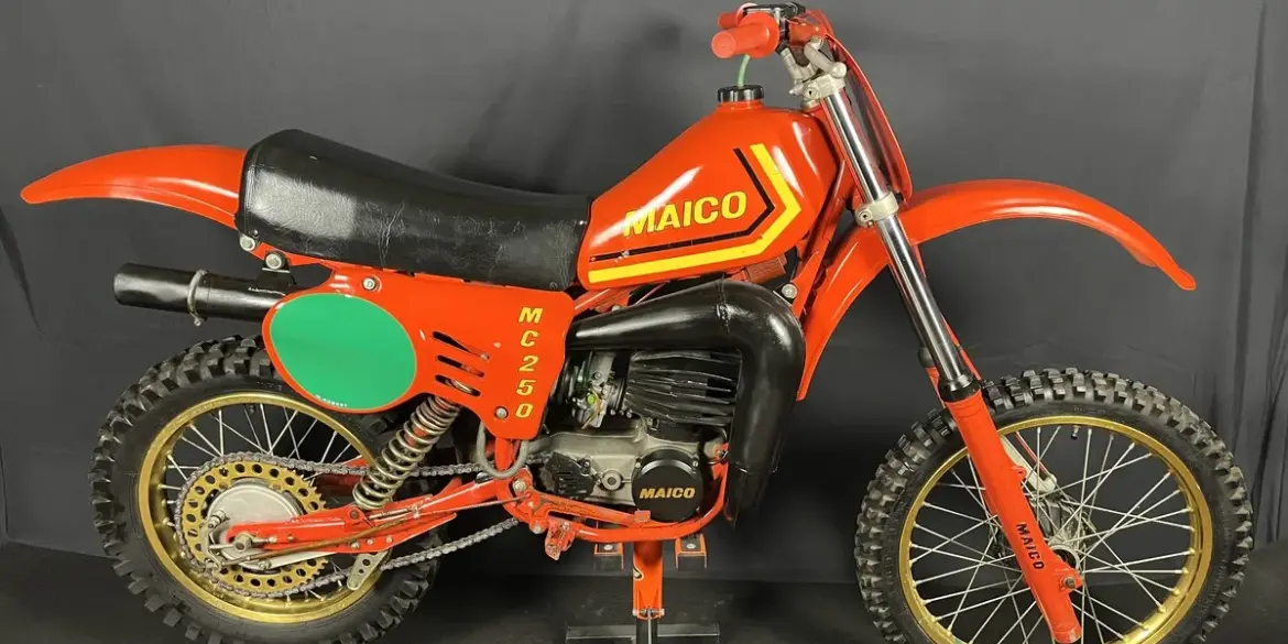 Maico MC 250 Motocross-Motorrad von 1980 in Rot, Seitenansicht, sehr guter Zustand
