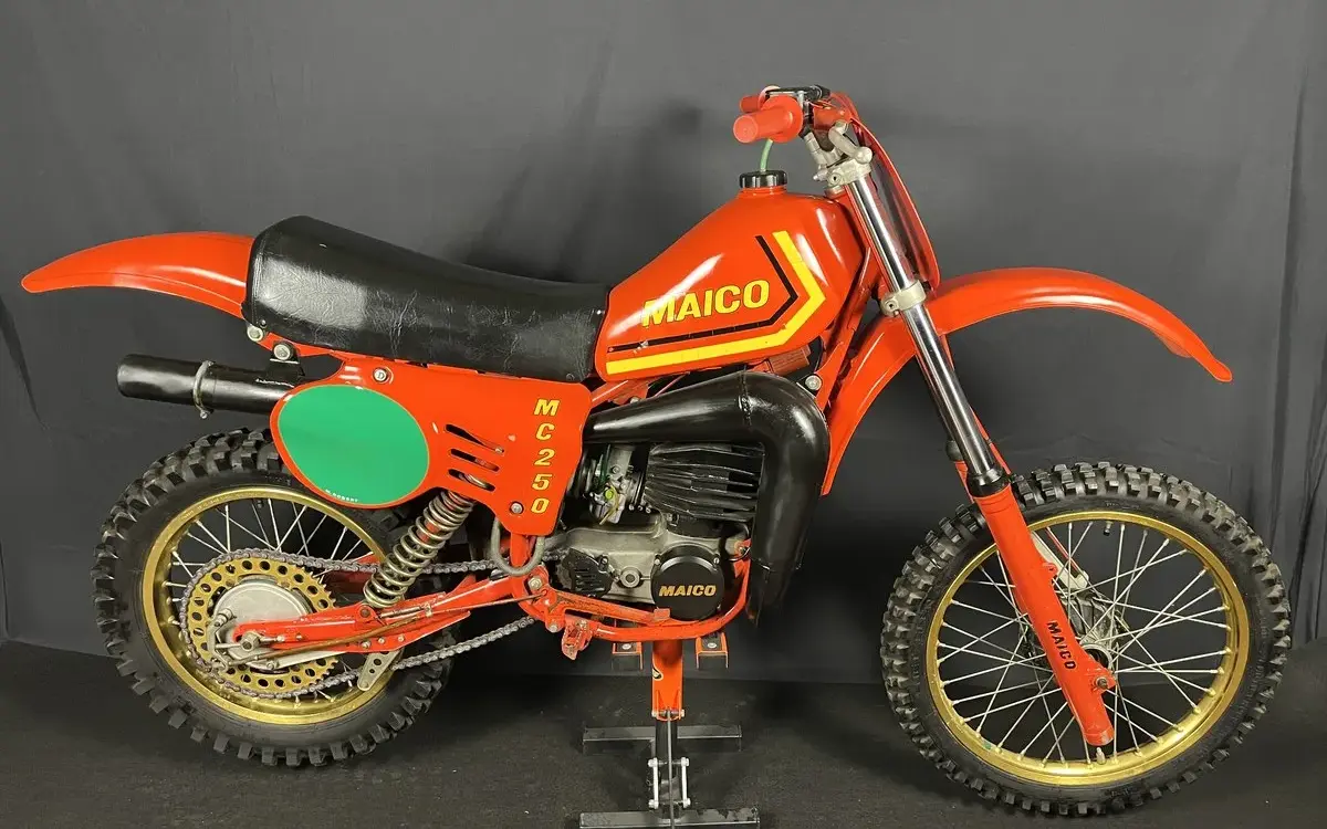 Maico MC 250 Motocross-Motorrad von 1980 in Rot, Seitenansicht, sehr guter Zustand