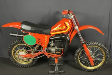 Maico MC 250 Motocross-Motorrad von 1980 in Rot, Seitenansicht, sehr guter Zustand