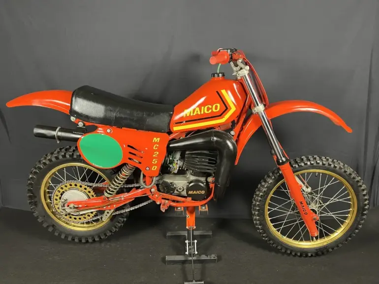 Maico MC 250 Motocross-Motorrad von 1980 in Rot, Seitenansicht, sehr guter Zustand