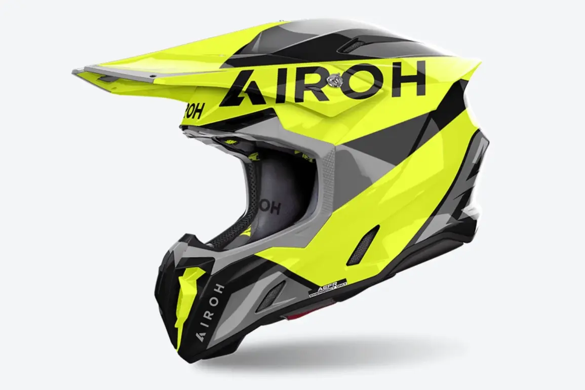 Airoh Twist 3 King Helm in Gelb Glanz mit markantem, aggressivem Design, seitliche Ansicht.