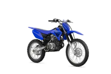 Yamaha TT-R125 Motocross-Motorrad in blauer Farbe mit Stollenreifen, Seitenansicht, freigestellt auf weißem Hintergrund.
