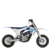 Seitenansicht der Husqvarna EE 3 2024, einem elektrischen Motocross-Motorrad für Kinder mit sportlichem Offroad-Design.