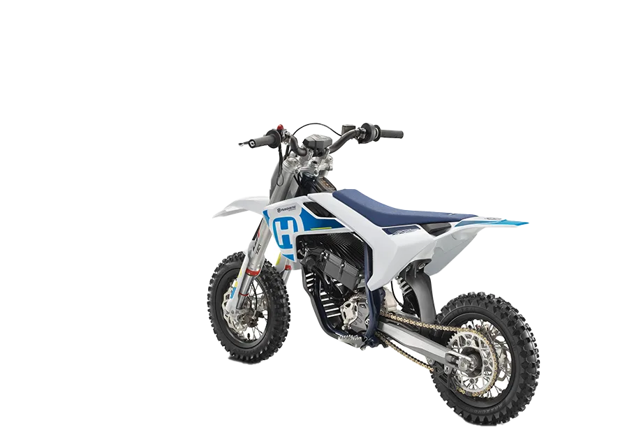Husqvarna EE 3 2024, elektrische Motocross für Kinder, Seitenansicht auf weißem Hintergrund