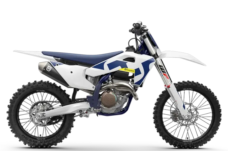 Husqvarna FC 250 2026 in Seitenansicht, weiß-blaues Motocross-Motorrad auf schwarzem Hintergrund.