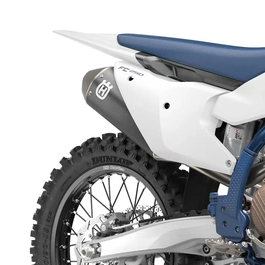 Hinteres Rahmensegment mit Auspuff einer Husqvarna FC Motocross 2025