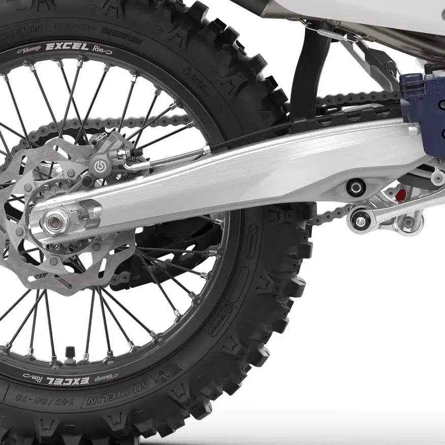 Hinterrad, Aluminium-Schwinge und Brembo-Bremse der Husqvarna FE 250 2026 im Detail