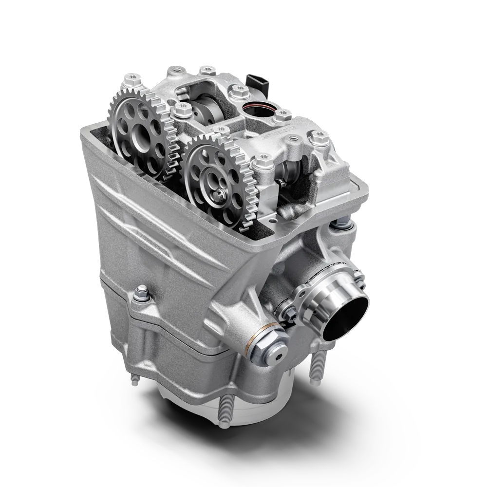 Zylinderkopf des DOHC-Viertaktmotors der Husqvarna FE 350 Heritage 2025, zeigt Nockenwellen, Ventiltrieb und Aluminiumgehäuse.