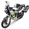 Husqvarna Norden 901 Expedition 2026 Adventure-Motorrad mit Gepäcktaschen und Windschutzscheibe in Studioansicht