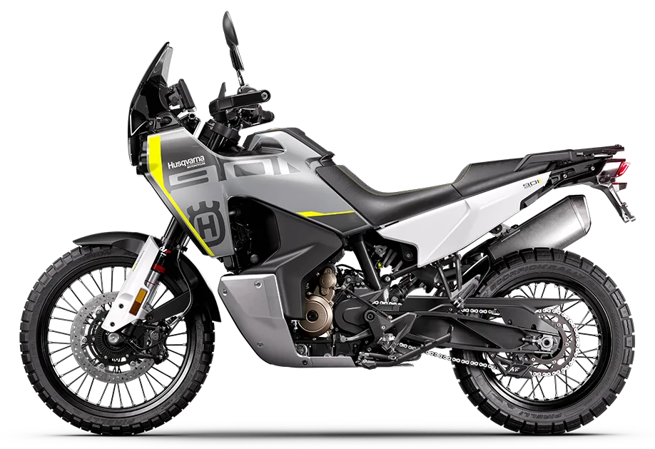 Seitenansicht der Husqvarna Norden 901 Reiseenduro, Modell 2022, mit gelben und grauen Akzenten.