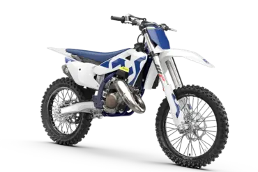 Husqvarna TC 125 2026 Motocross-Motorrad in seitlicher Ansicht, weiß-blaues Design, stehende Präsentation vor neutralem Hintergrund