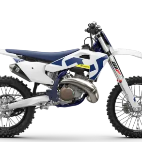 Husqvarna TC 250 2026 Motocross-Motorrad in Seitenansicht, weiß-blaues Design, moderne Fahrwerks- und Motortechnik.