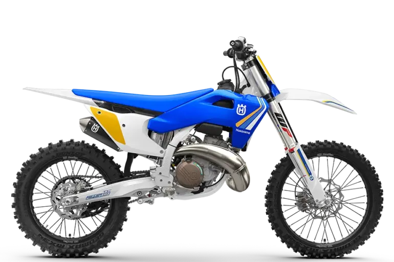 Husqvarna TC 250 Heritage 2025 Motocross-Motorrad in blauer und weißer Heritage-Lackierung seitlich fotografiert