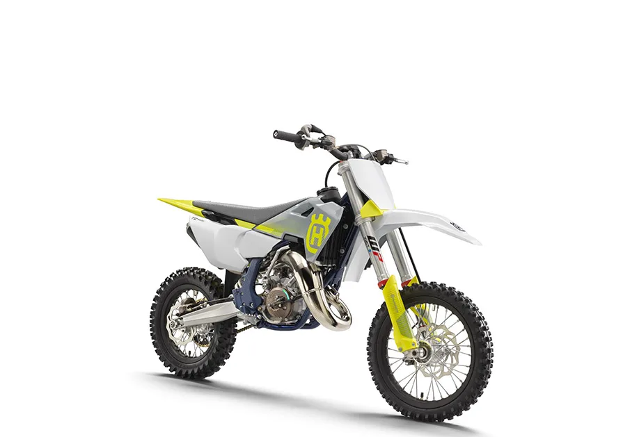 Husqvarna TC 65 2026 Motocross-Motorrad in Studioansicht von schräg vorne