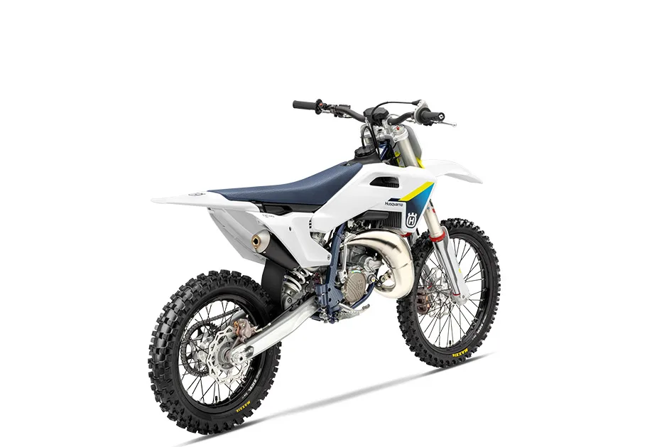 Seitenansicht einer Husqvarna TC 85 19/16 2026 Motocross-Maschine auf weißem Hintergrund.