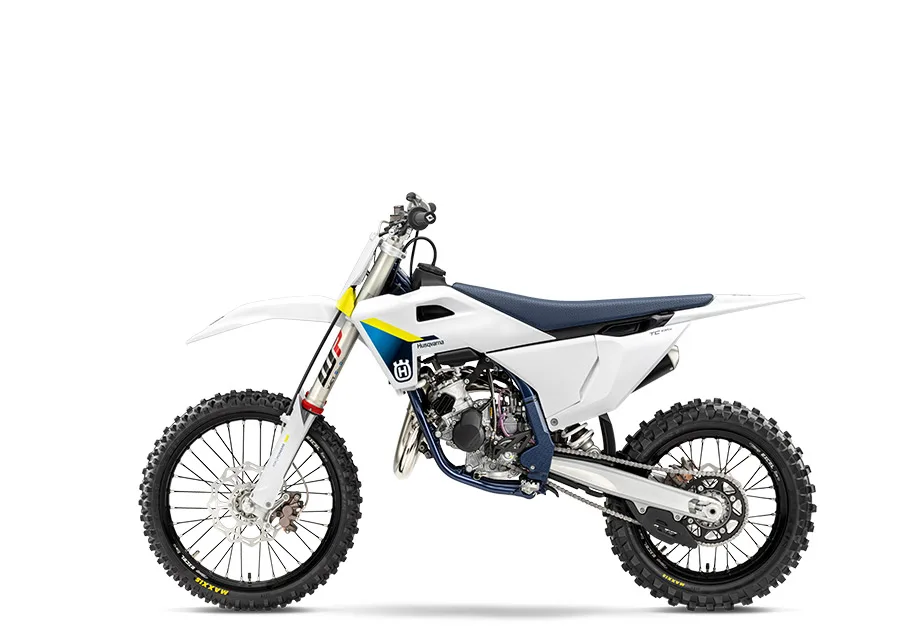 Seitenansicht einer Husqvarna TC 85 19/16 des Modelljahres 2026, Motocross-Motorrad für Jugendliche