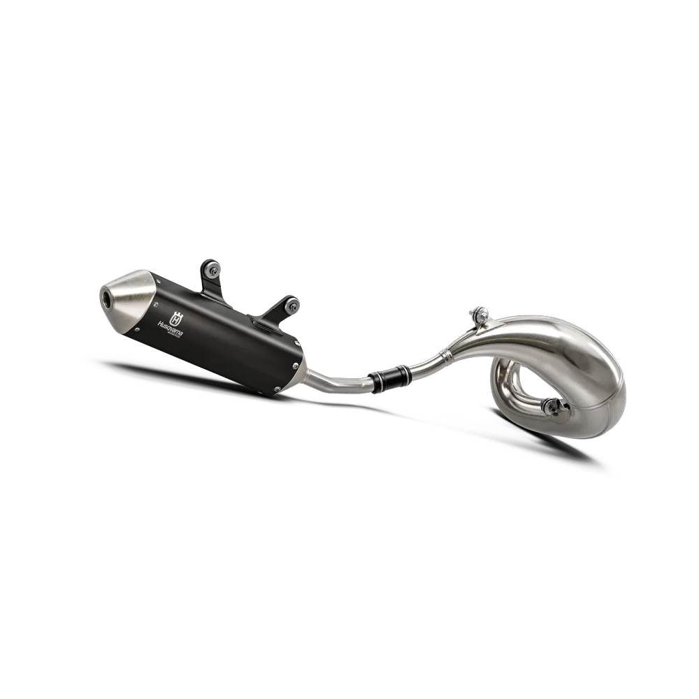 Auspuffanlage der Husqvarna TE 125 2026 mit gebogenem Krümmer und Endschalldämpfer auf weißem Hintergrund