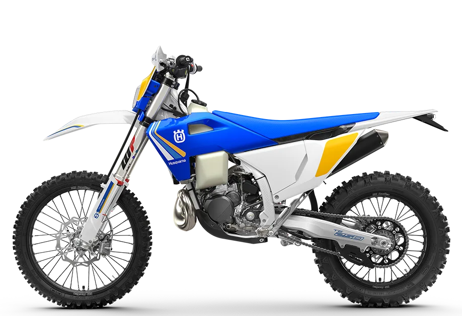 Husqvarna TE 250 Heritage 2025 Motorrad in Seitenansicht mit blau-gelber Verkleidung und Offroad-Bereifung.