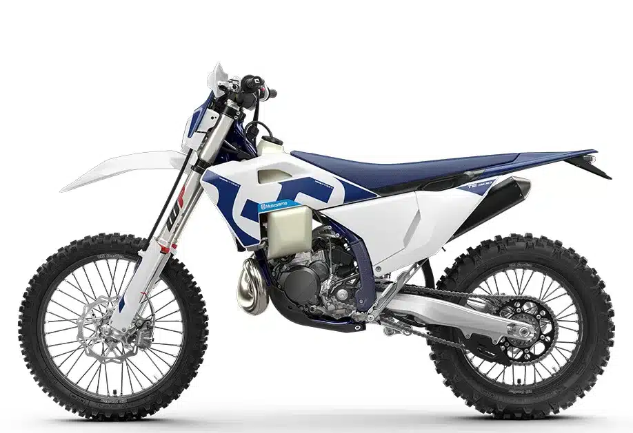 Husqvarna TE 300 2026 Enduro-Motorrad, Seitenansicht auf weißem Hintergrund