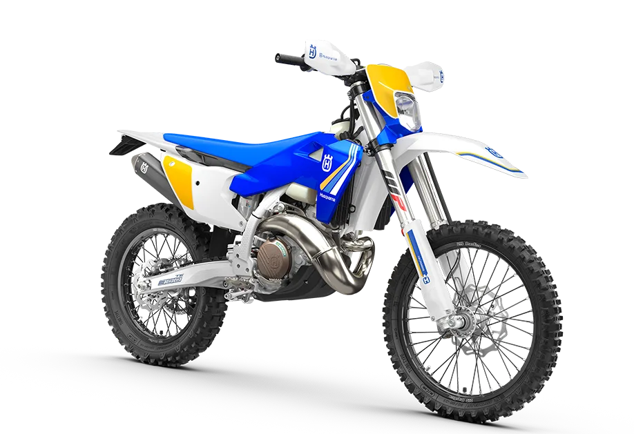 Husqvarna TE 300 Heritage 2023 in Blau-Gelb als Enduro-Motorrad seitlich fotografiert