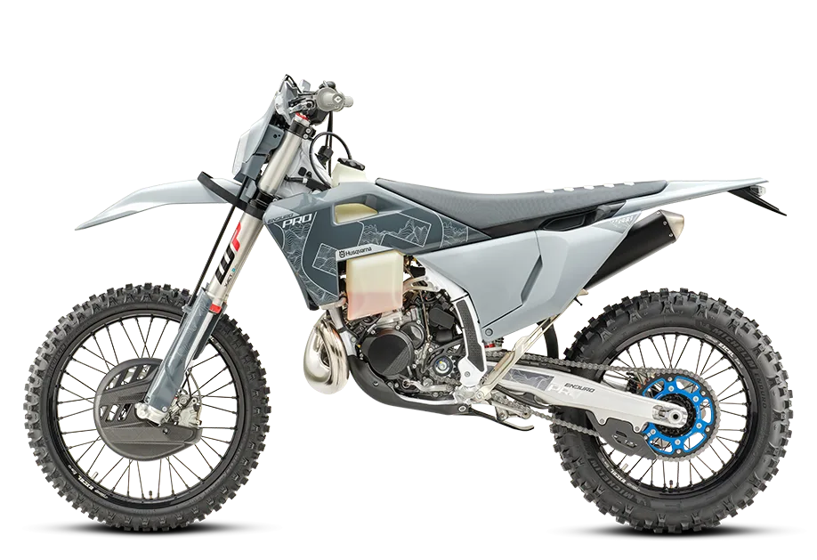 Husqvarna TE 300 Pro 2026 Enduro-Motorrad in Seitenansicht mit grauer Karosserie und WP XACT Fahrwerk.