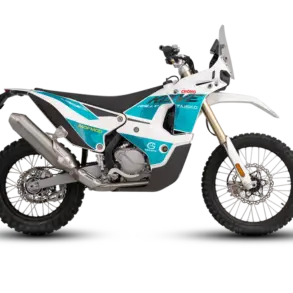 Seitenansicht der Kove 450 Rally, Rally-Motorrad mit großem Tank und Offroad-Ausstattung.