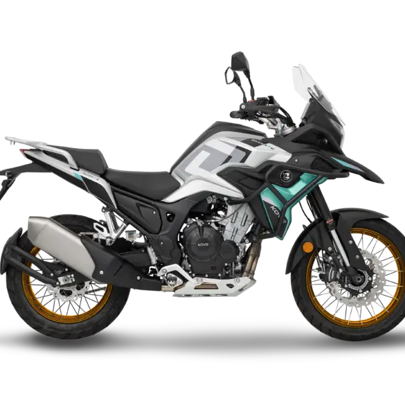 Seitenansicht der Kove 510X Reiseenduro mit goldenen Speichenfelgen