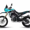Kove 800X Rally Motorrad in Seitenansicht mit Offroad-Bereifung und schlankem Rallye-Design.