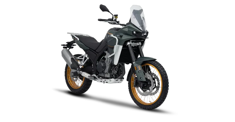 Seitenansicht einer Kove 800X Touring mit robustem Rahmen und goldenen Speichenrädern