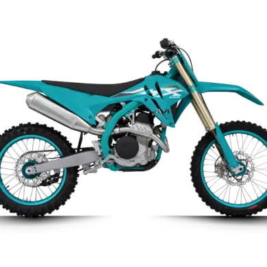 Kove MX450 Motocross-Motorrad in türkis, Seitenansicht auf weißem Hintergrund