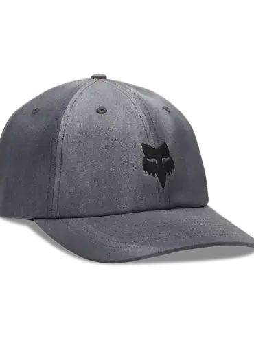 Zinngraue Fox-Kappe mit gesticktem Fox-Logo von vorne fotografiert.