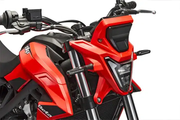 Frontansicht der Beta Alp 4.0 mit LED-Scheinwerfer und Cockpit