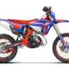 Beta RR RACE 2T 200 MY 2026 Enduro-Motorrad in Blau-Rot als Seitenansicht auf weißem Hintergrund.