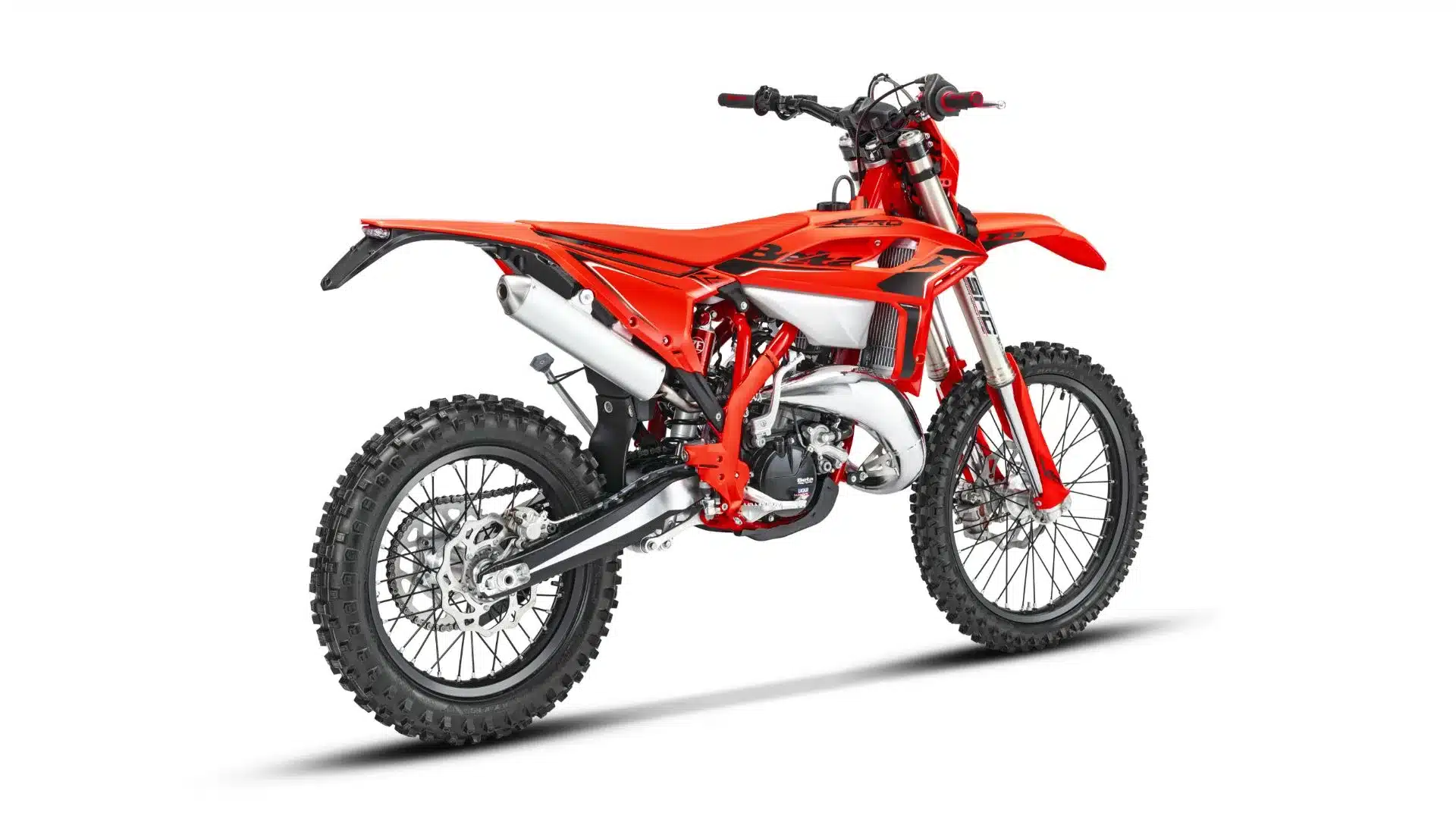 Beta RR X-PRO 125 2T Enduro-Motorrad in sportlichem Rot von schräg hinten fotografiert