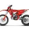 Beta RR X-PRO 2T 200 Enduro 2026 in Rot, Seitenansicht auf weißem Hintergrund, zeigt Motor, Fahrwerk und Sport-Design.