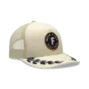 Beige Circa 74 Mesh Trucker Hut für Frauen mit großem F-Logo, Mesh-Einsatz und grafischem Schirm.