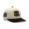 Circa 74 Snapback-Kappe aus cremefarbenem Cord mit schwarzem Schirm und gesticktem Grand Prix Cycles-Logo auf der Vorderseite.