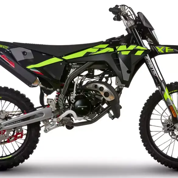Fantic XE 50 Performance 2025 Seitenansicht, sportliche 50ccm Enduro mit Stollenreifen