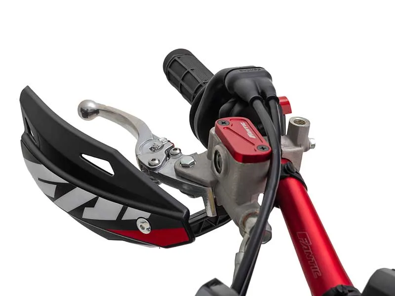 Lenker und Bedienelemente der Fantic XEF 125 Competition im Detail