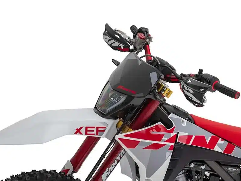 Fantic XEF 125 Competition Frontansicht mit LED-Scheinwerfer und Enduro-Gabel.