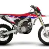 Fantic XEF 250 2026 Enduro-Motorrad von der Seite fotografiert