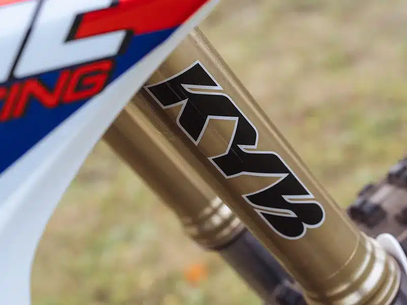 KYB SSS-Gabel der Fantic XEF 250 2026 aus der Nähe