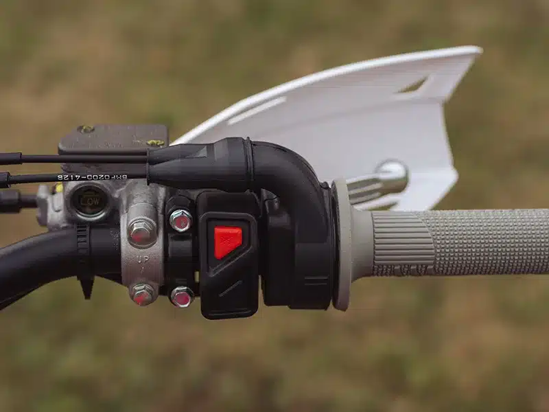 Multifunktionsschalter am Lenker der Fantic XEF 250 2026 im Detail.