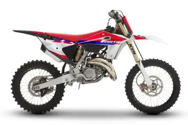 Fantic XX 125 2026 in Seitenansicht mit Aluminiumrahmen und Kayaba-Fahrwerk