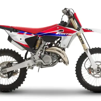 Fantic XX 125 2026 in Seitenansicht mit Aluminiumrahmen und Kayaba-Fahrwerk