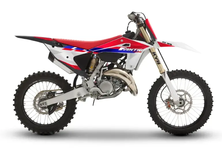 Fantic XX 125 2026 in Seitenansicht mit Aluminiumrahmen und Kayaba-Fahrwerk