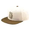 Flat Bill Snapback Peace Vintage Weiß Olive Kappe mit Peace-Logo und flacher Krempe