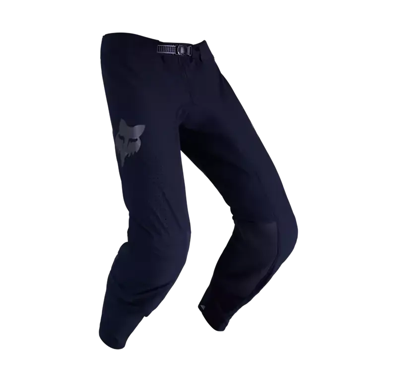 Schwarze Flexair Blackout Motorrad-Hose von Fox Racing mit ergonomischer Passform und Stretch-Einsätzen.