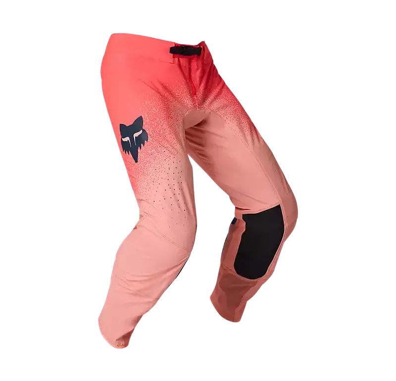 Flexair Vision Limited Edition Moto-Hose in Peach mit Leder-Knieeinsätzen und ergonomischer Passform, freigestellt.